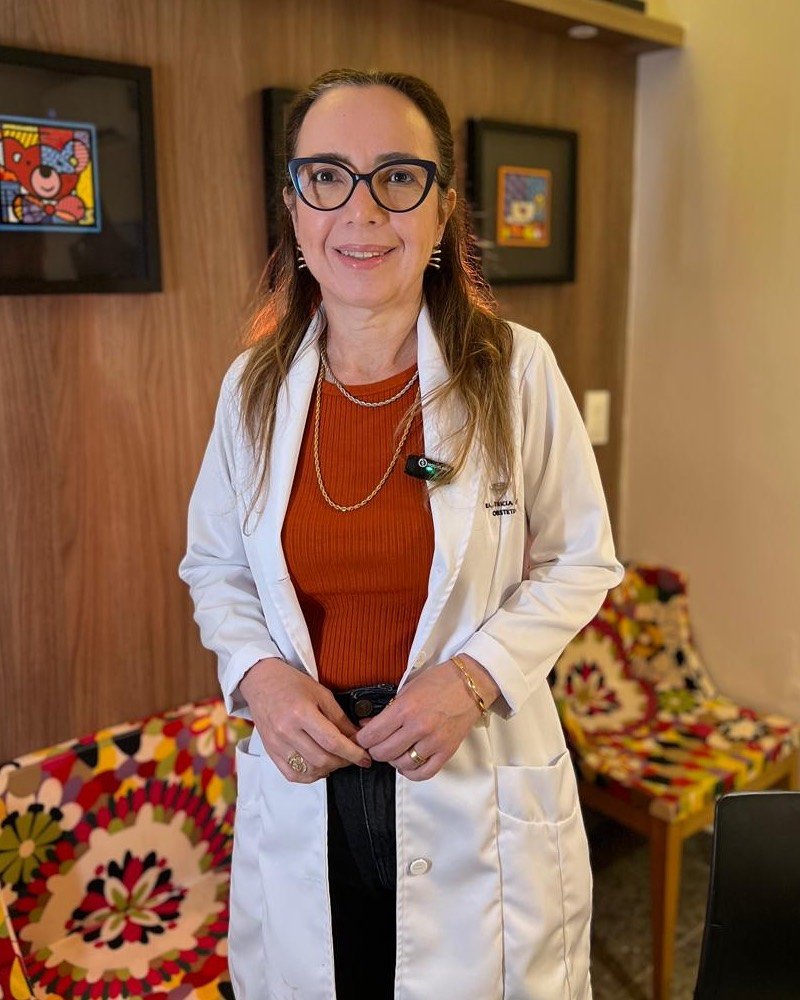 Dra. Tricia Jereissati e Melo Rodrigues em seu consultório